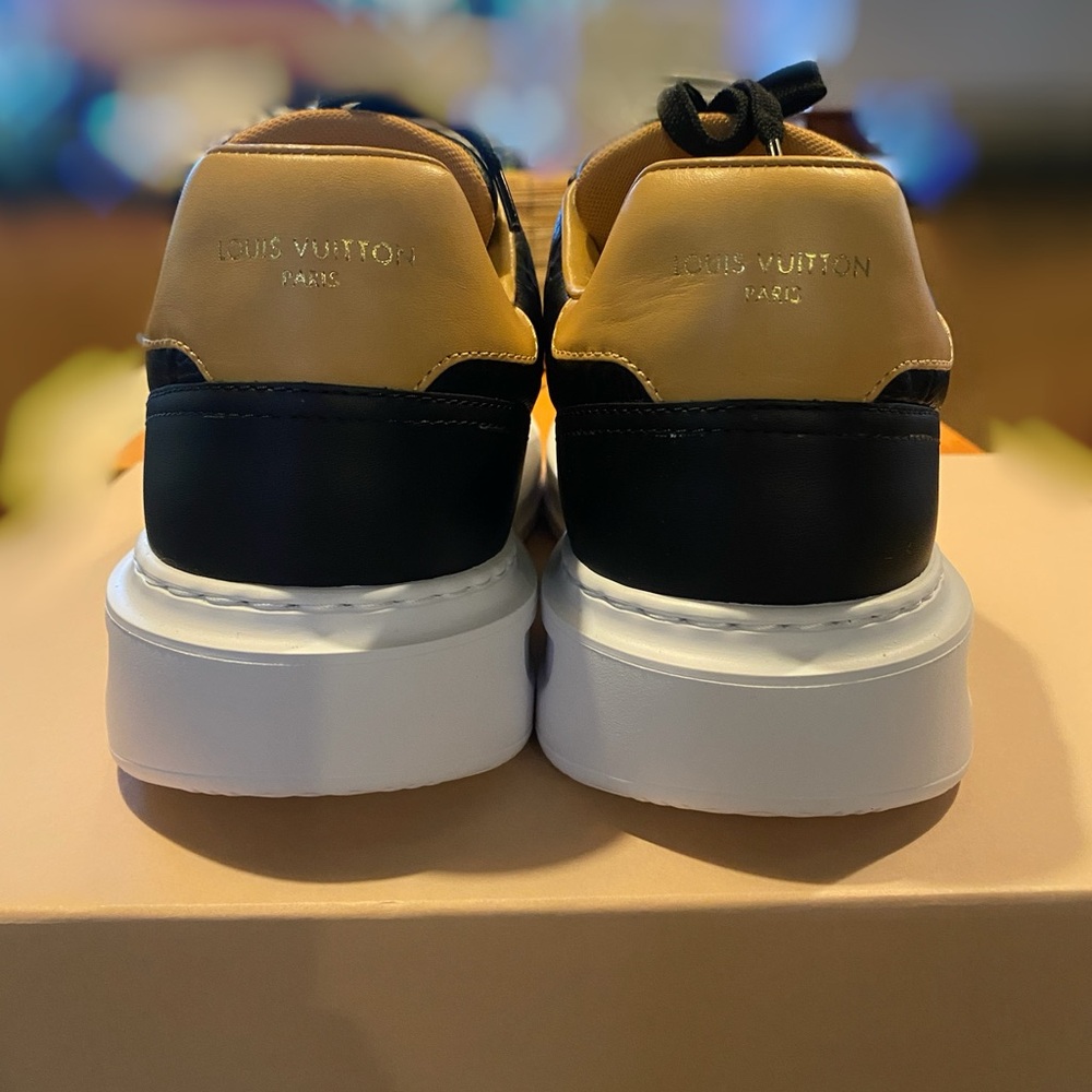 Black Leather Sneakers 7.5 Mens, 9.5 women - Picture 6 of 9